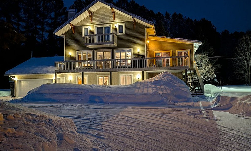$670,000 - 3 Storey ...