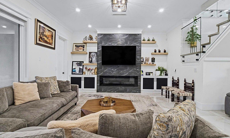 17925 56A Avenue Sur...