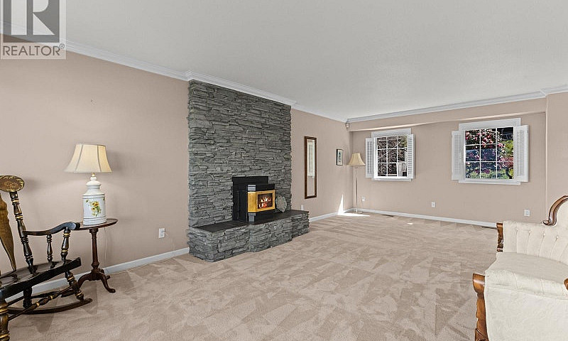 4 Strachan Point Roa...