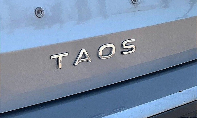 2025 Volkswagen Taos...