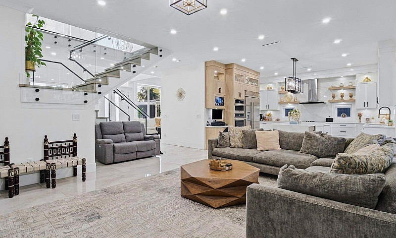 17925 56A Avenue Sur...