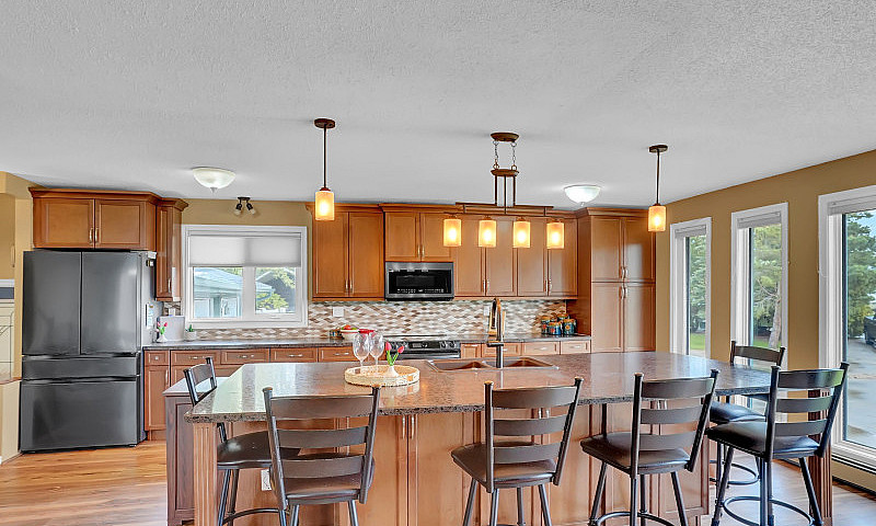 1643 General Cres...