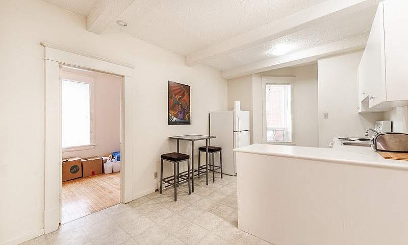 138 Young St- Almont...