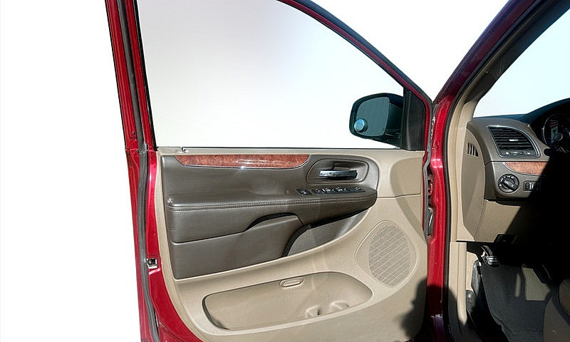2011 Chrysler Town &...