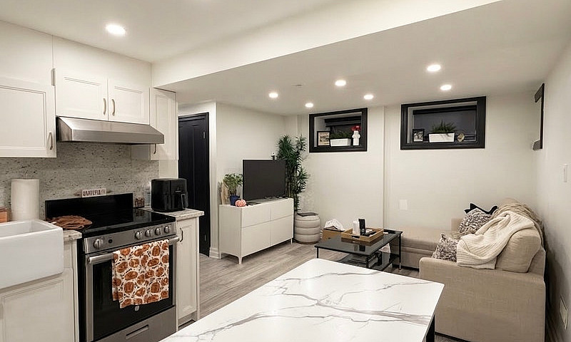 121 Sorauren Ave - 4...