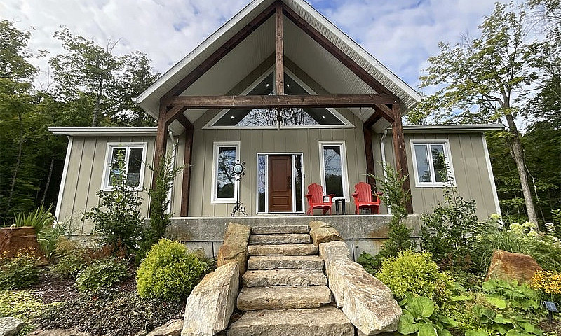 $1,310,000 - Bungalo...