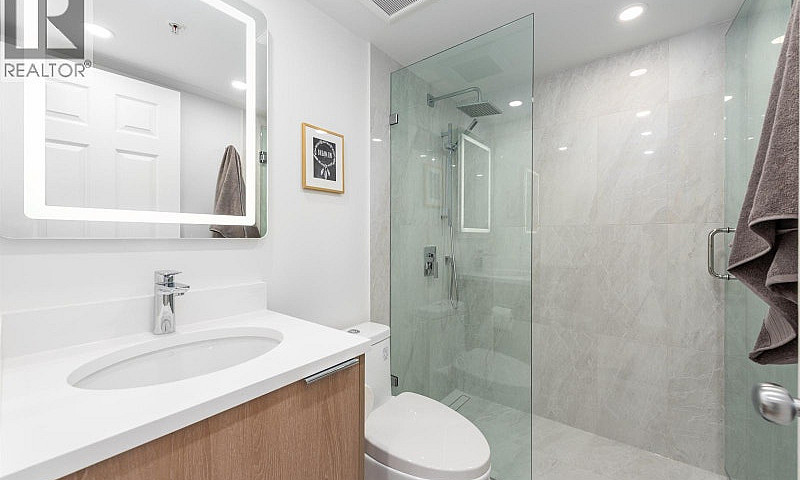 2208 63 Keefer Place...