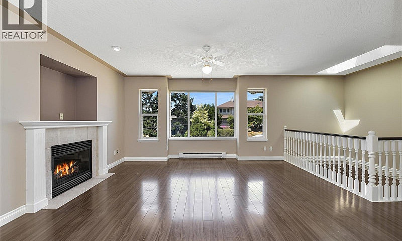 585 Hansen Ave Langf...