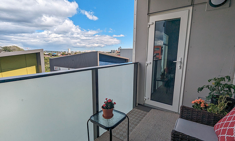 Modern 1Bdr Condo At...