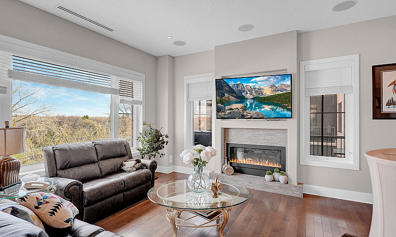 #507-205 Fairford St...