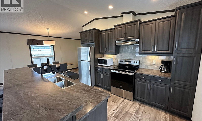 9 Lakeshore Drive Th...