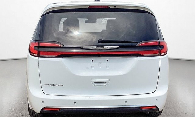 2024 Chrysler Pacifi...