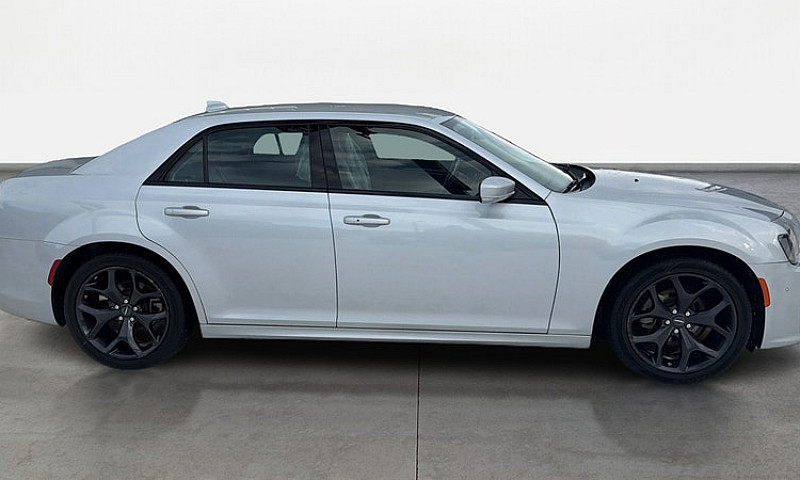 2022 Chrysler 300...