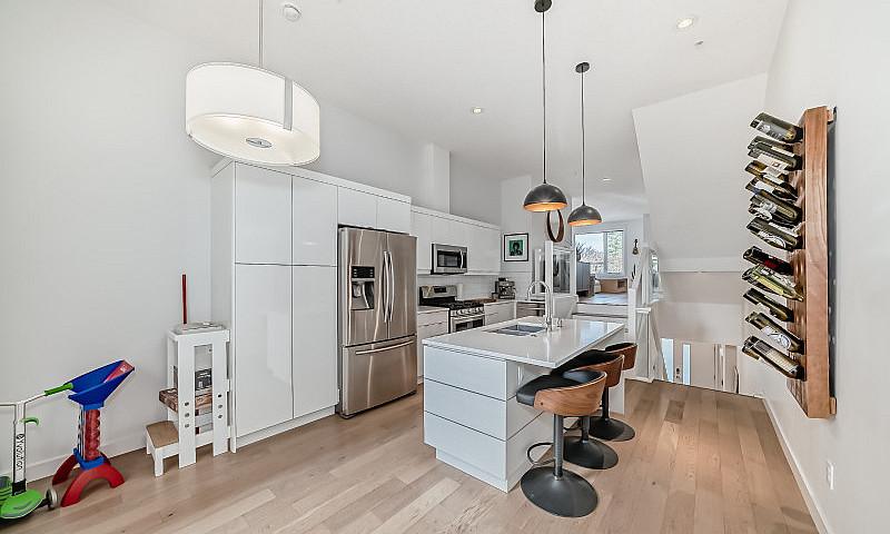 Modern 2 Bed 3 Bath ...