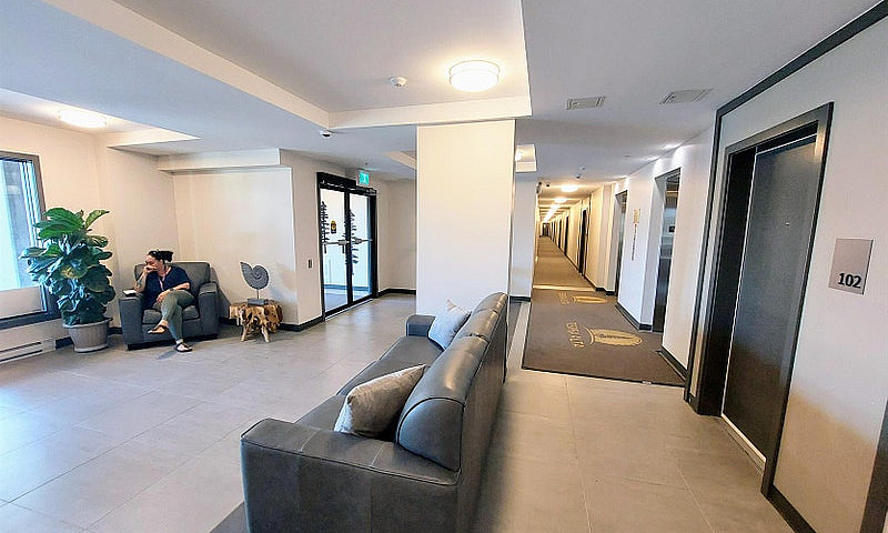 2 Bedroom + Den Apar...