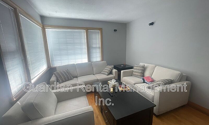 4 Bedroom, 2 Bath Ho...