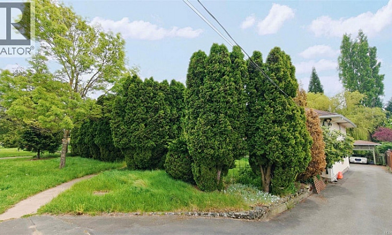 1637 Warren Gdns Vic...
