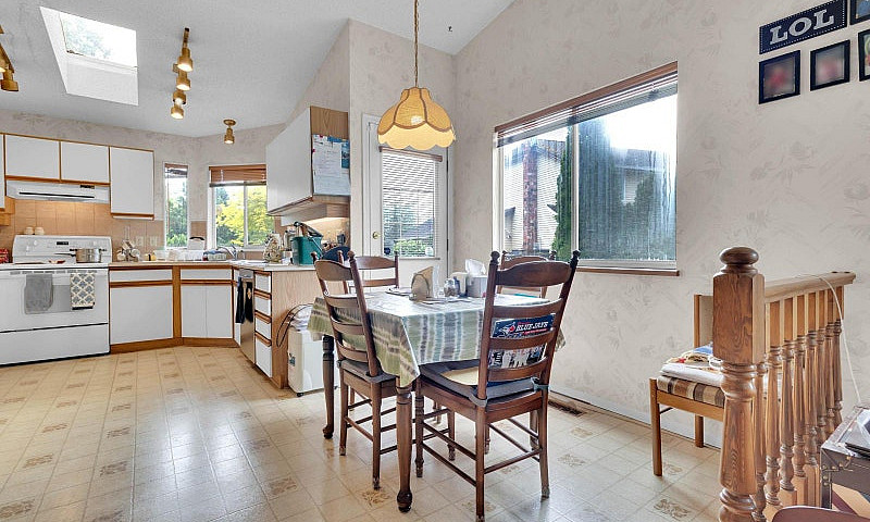 1127 161A Street Sur...