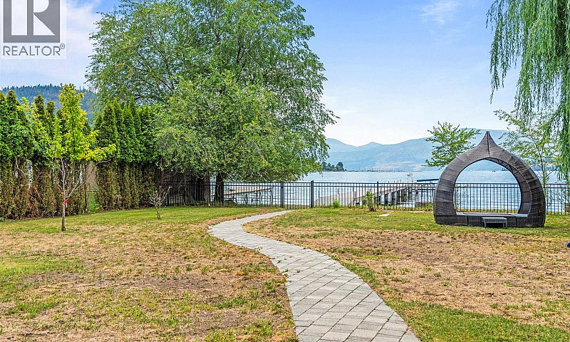 2640 Lakeshore Road ...