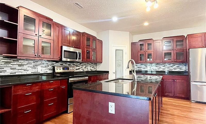 3 211 20Th Street W ...
