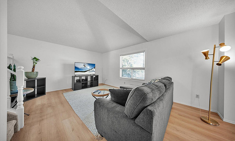 Full Renovated Townh...