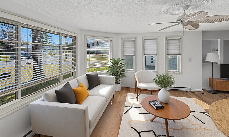 4 Bedrooms/ 2 Bathro...