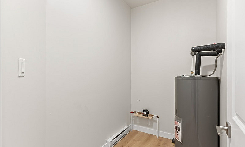 233 Eveline St- 2 Be...