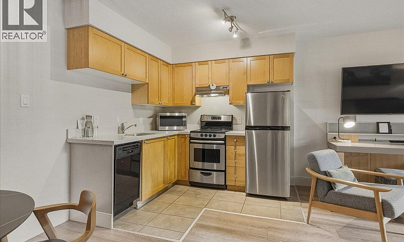 1431&33 4308 Main St...