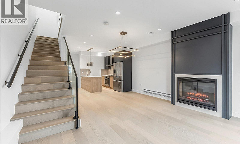 7353 Oak Street Vanc...