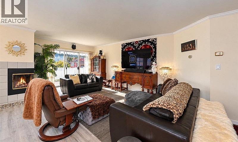 3601 Arbutus Dr N Co...