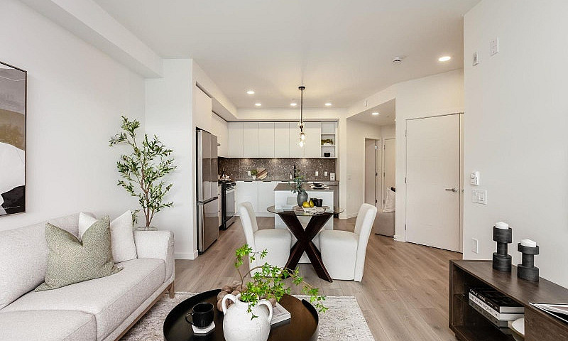 303 7936 206 Street ...
