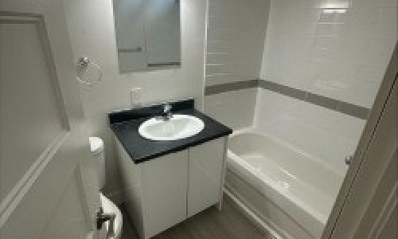 Modern 2 Bedroom - F...