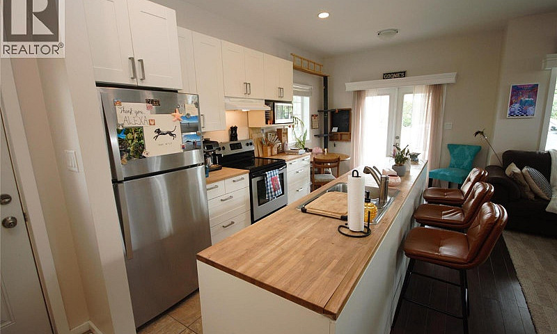 6466 Park Drive Oliv...