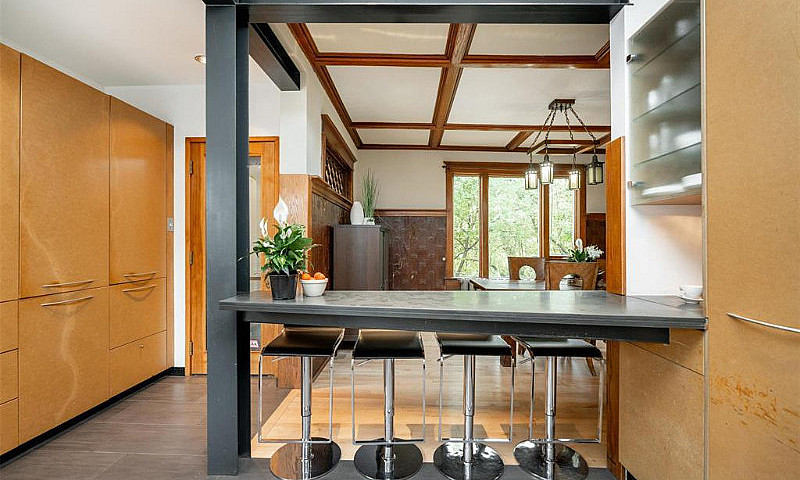 4-Bedroom House In W...