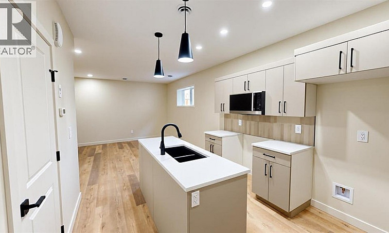 A, 8870 85A Avenue G...