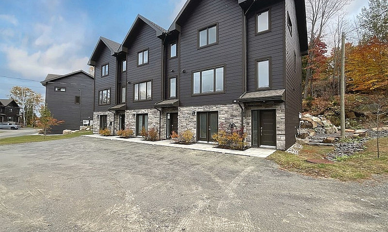 $719,900 - Townhouse...