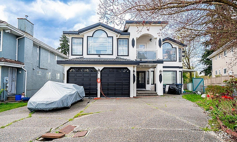 8433 150A Street Sur...