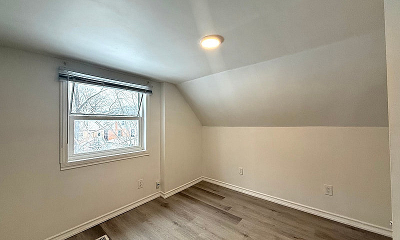 3- 169 East Ave S Ha...