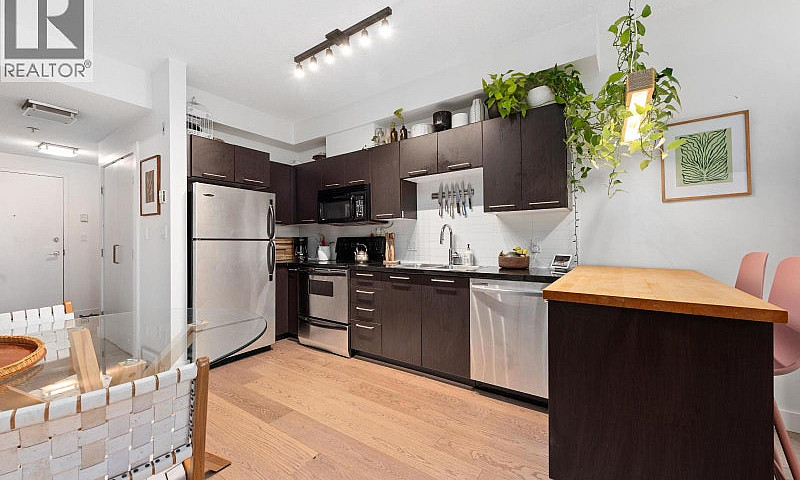 212 205 E 10Th Avenu...