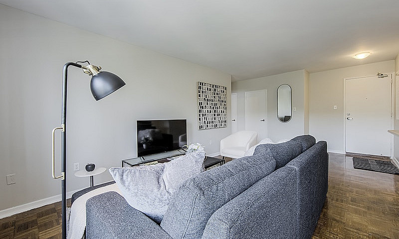 1 Bedroom - Upper Be...