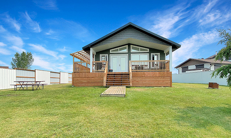 Waterfront Cabin Ret...