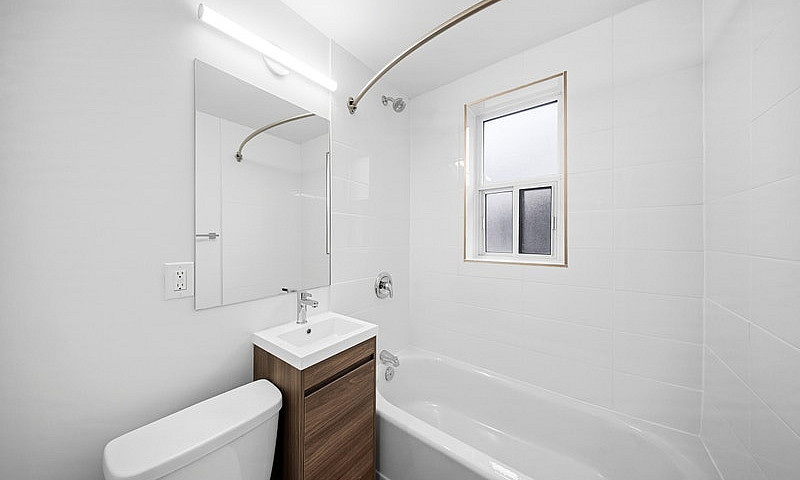 Gorgeous 2 Bedroom E...