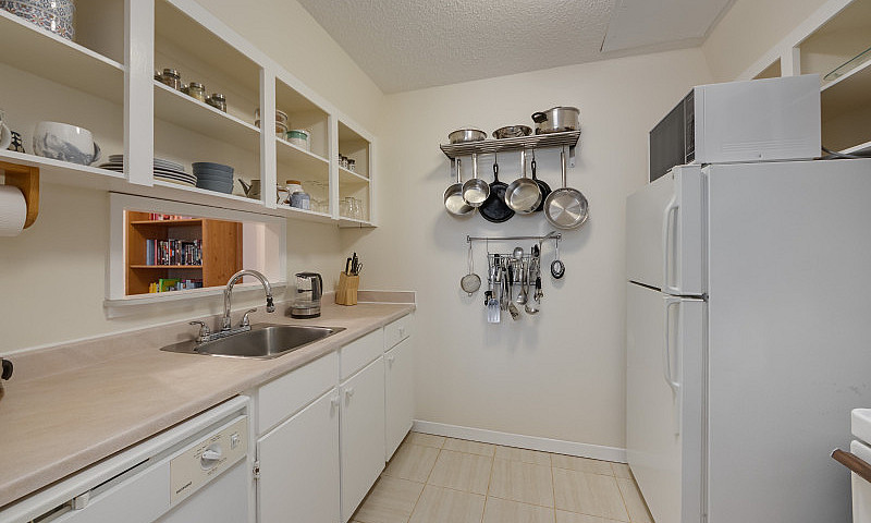 One Bedroom Condo Ne...