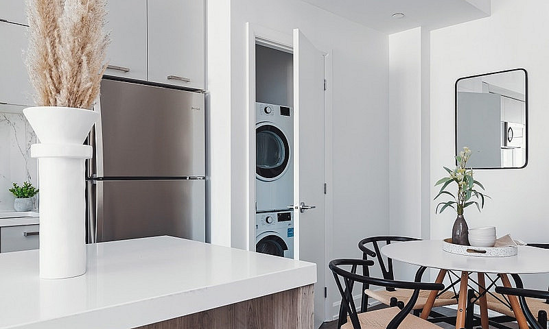 Brand New 2 Bed + De...