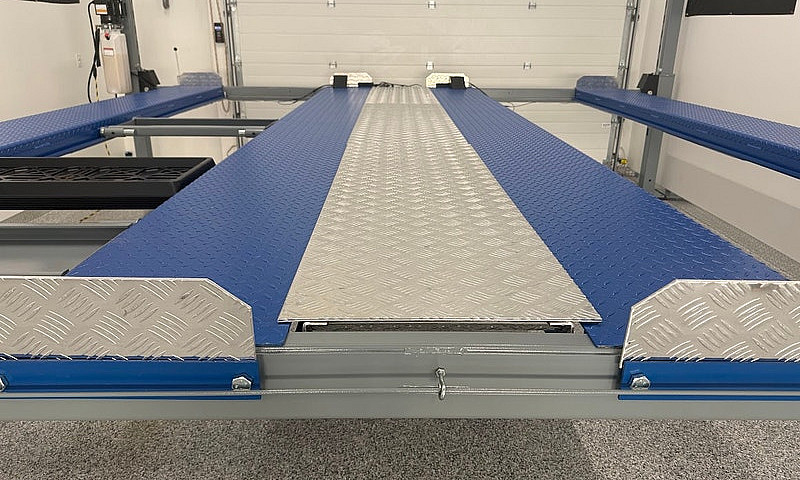 Unique Lifts 10,000L...