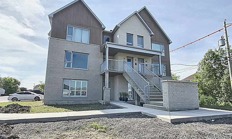 425 200$ - Condo À V...