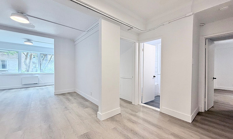 2 Bedrooms - 4 And H...