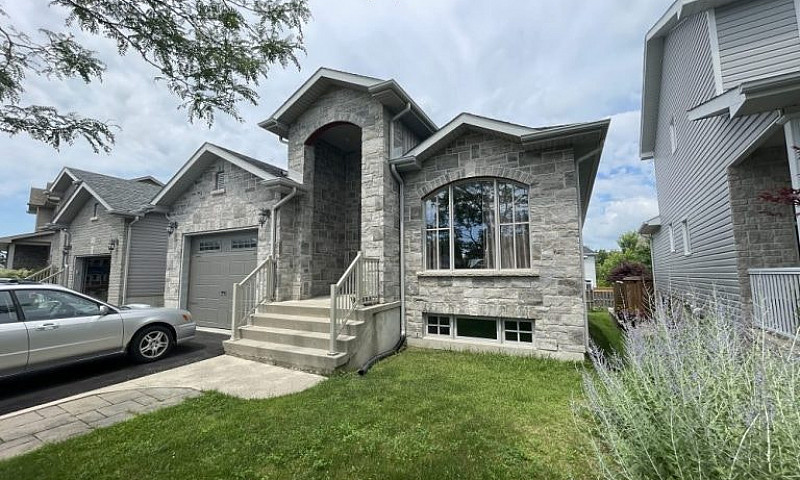 Gorgeous 4 Bedroom C...