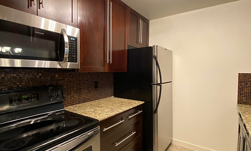 Spacious 1 Bedroom M...