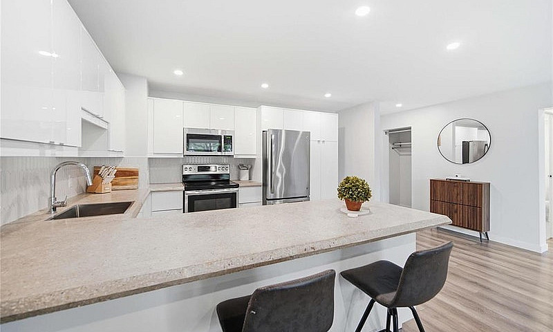 304 365 Wellington C...